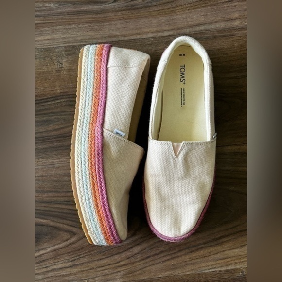 Shoes - Toms Valencia Platform Espadrille - Dusty Peach
Metallic Linen - Size 10w